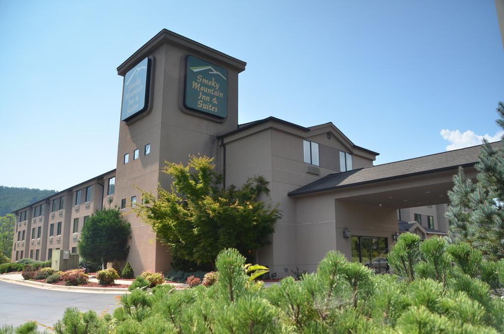 Smoky Mountain Inn & Suites เชอโรคี ภายนอก รูปภาพ