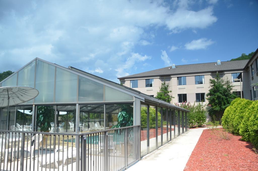 Smoky Mountain Inn & Suites เชอโรคี ภายนอก รูปภาพ