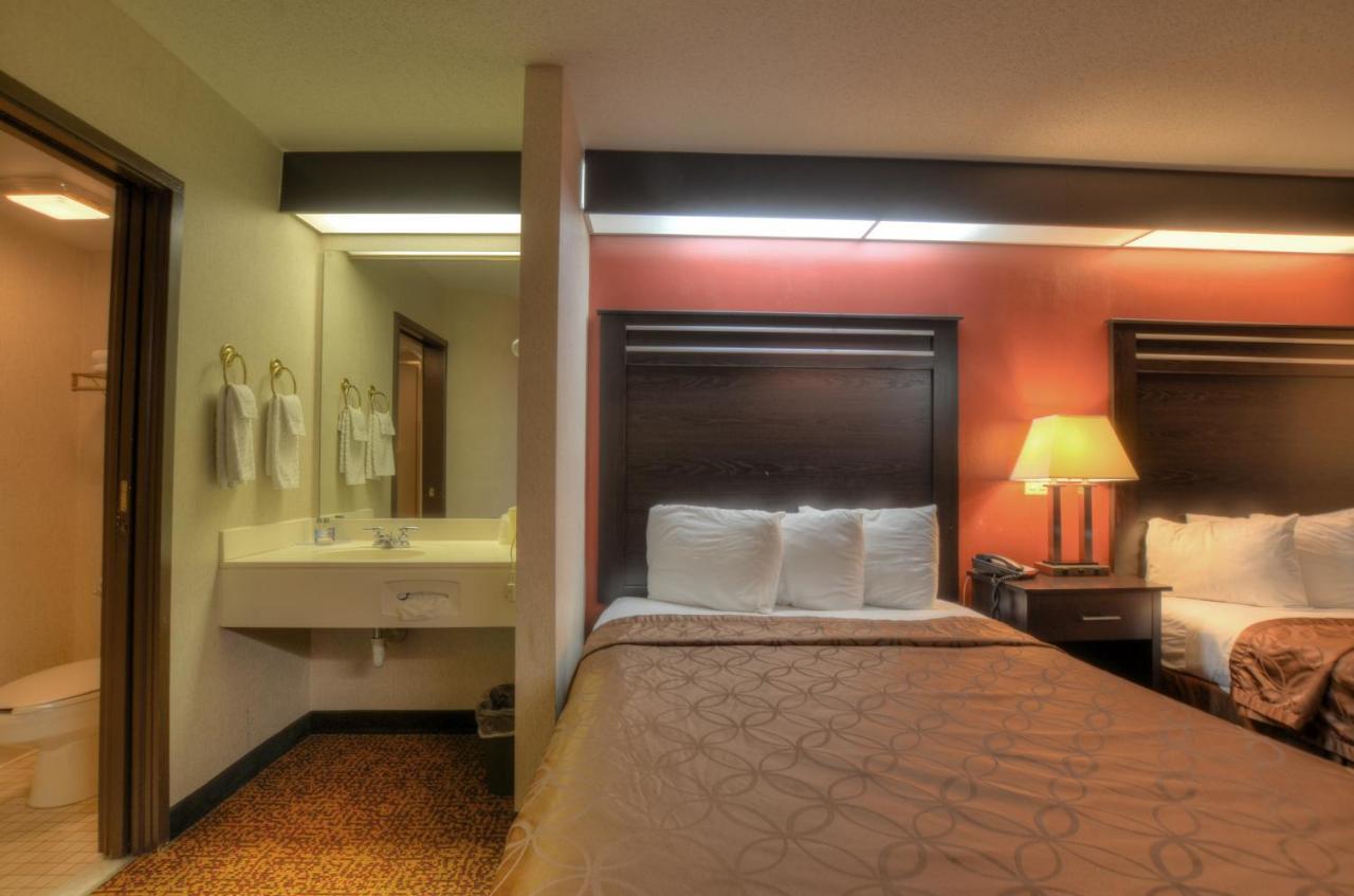 Smoky Mountain Inn & Suites เชอโรคี ภายนอก รูปภาพ
