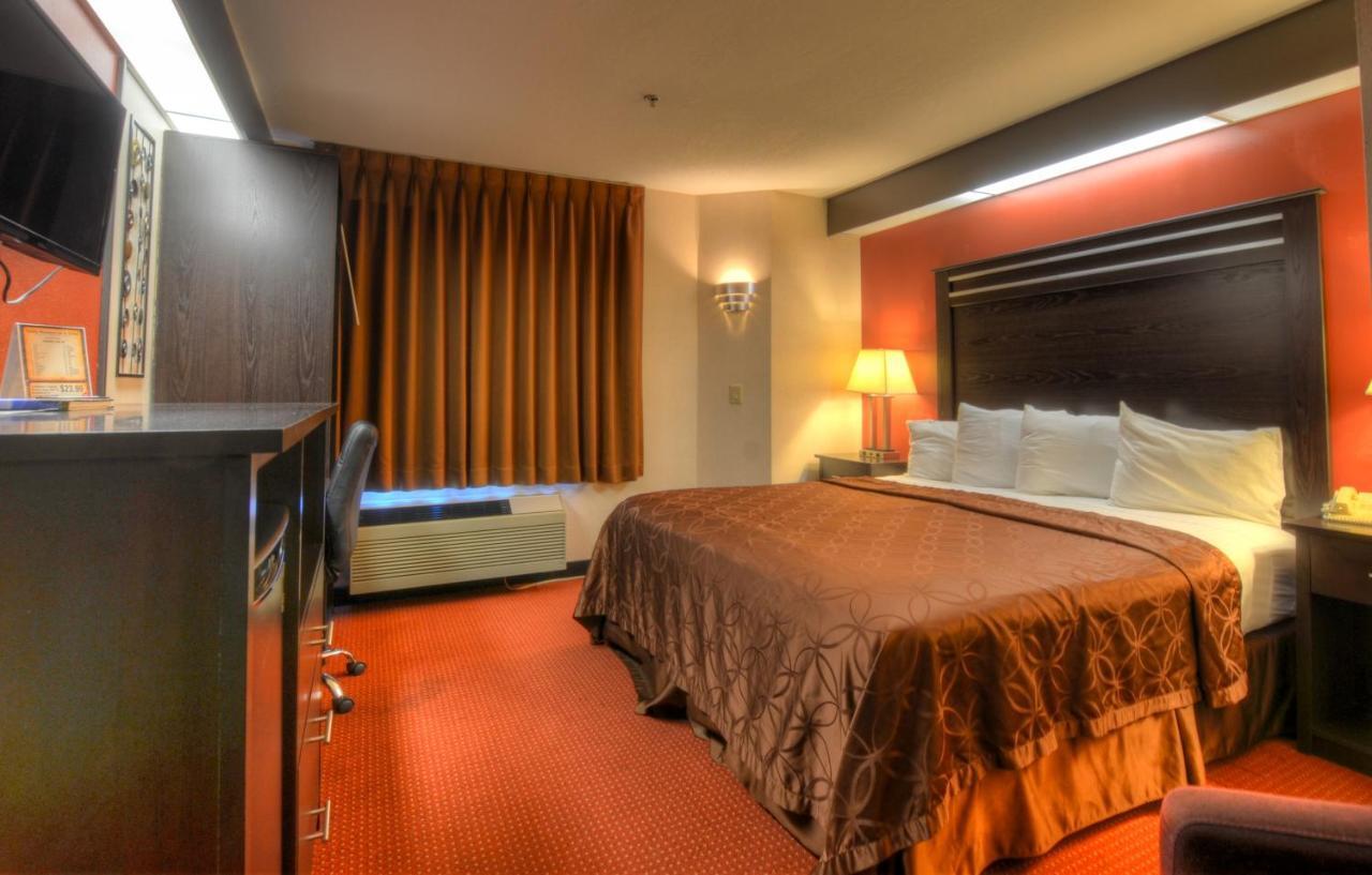 Smoky Mountain Inn & Suites เชอโรคี ภายนอก รูปภาพ