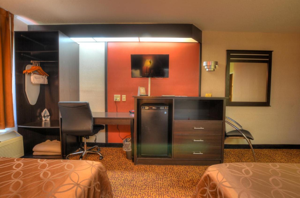 Smoky Mountain Inn & Suites เชอโรคี ภายนอก รูปภาพ