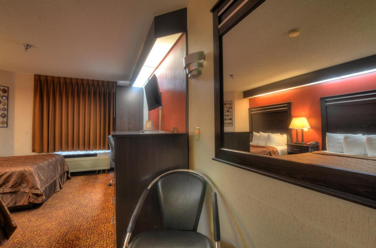 Smoky Mountain Inn & Suites เชอโรคี ภายนอก รูปภาพ