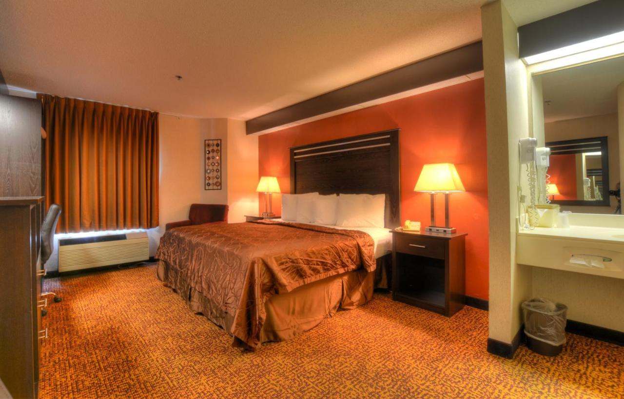 Smoky Mountain Inn & Suites เชอโรคี ภายนอก รูปภาพ