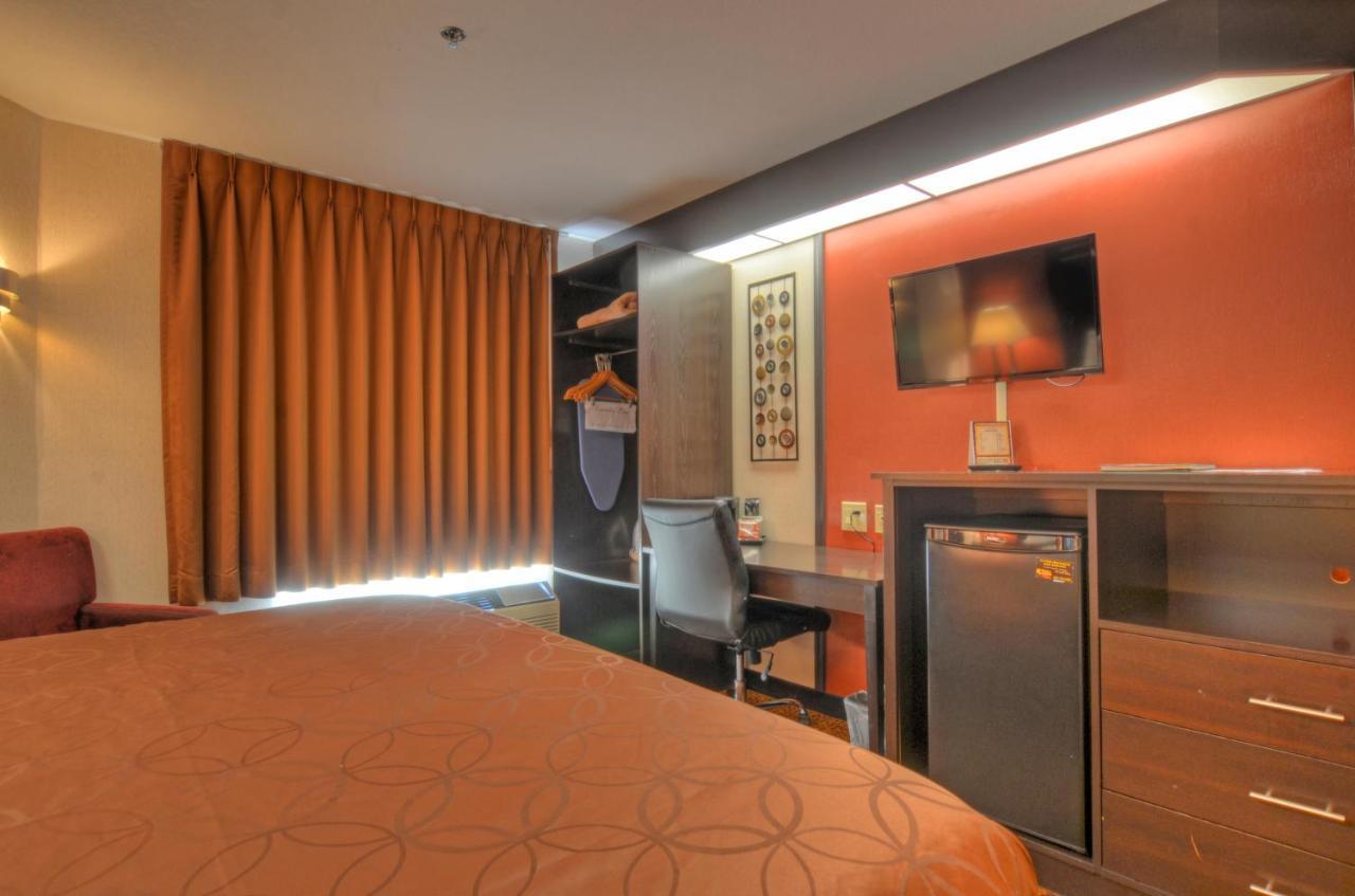 Smoky Mountain Inn & Suites เชอโรคี ภายนอก รูปภาพ