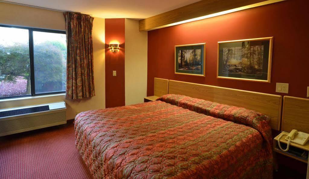 Smoky Mountain Inn & Suites เชอโรคี ภายนอก รูปภาพ
